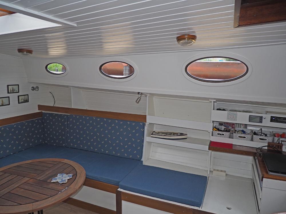 Saloon, Accommodation